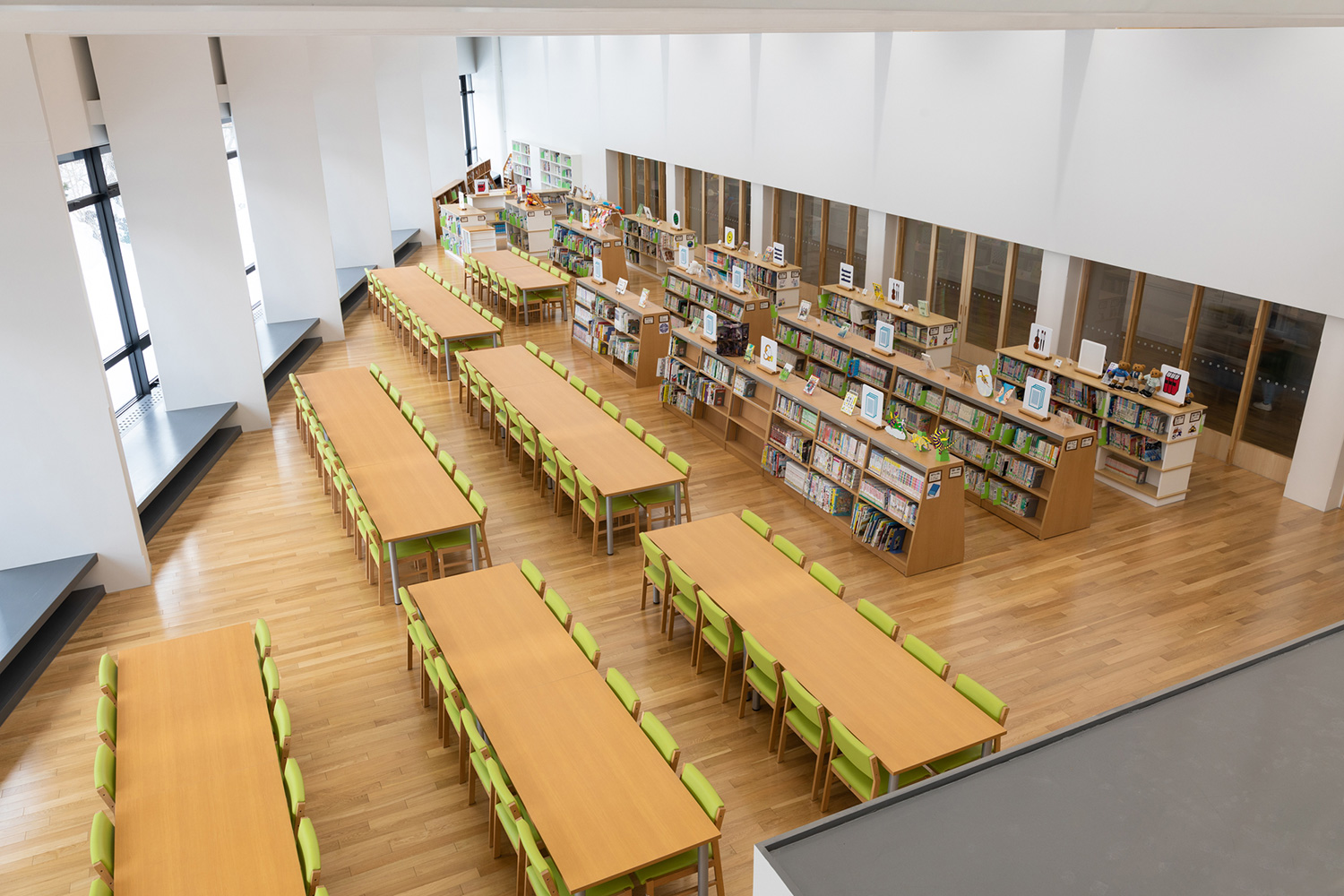 札幌市立中の島小学校 図書室 キハラ株式会社 図書館用品 図書館家具 図書館設備 カルトナージュ