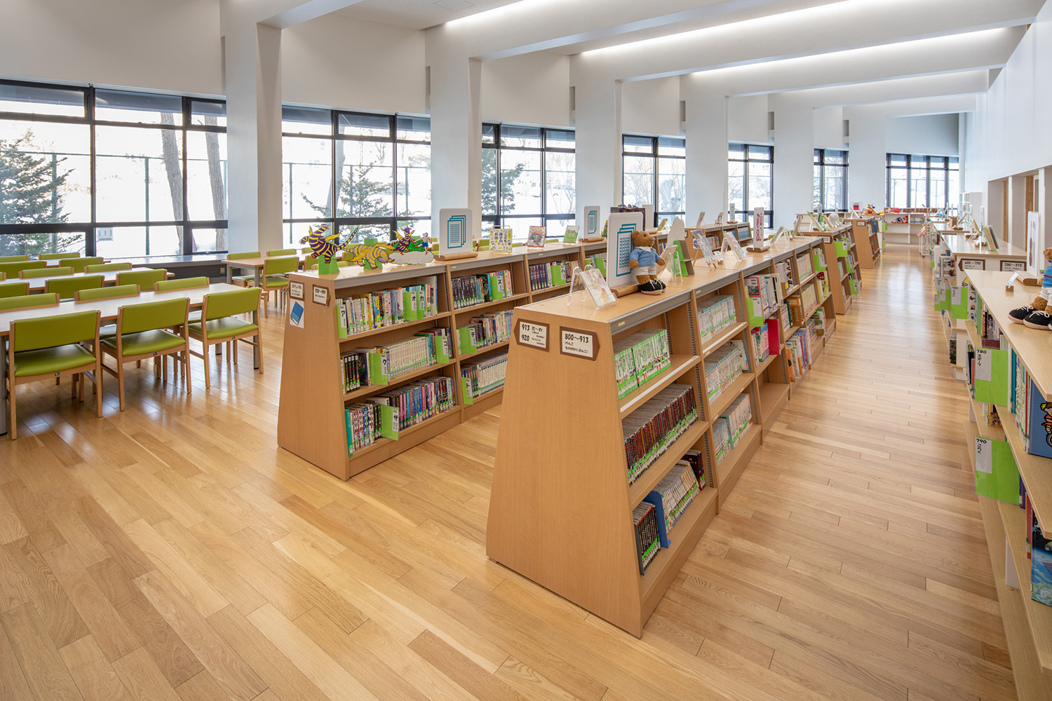 札幌市立中の島小学校 図書室 キハラ株式会社 図書館用品 図書館家具 図書館設備 カルトナージュ