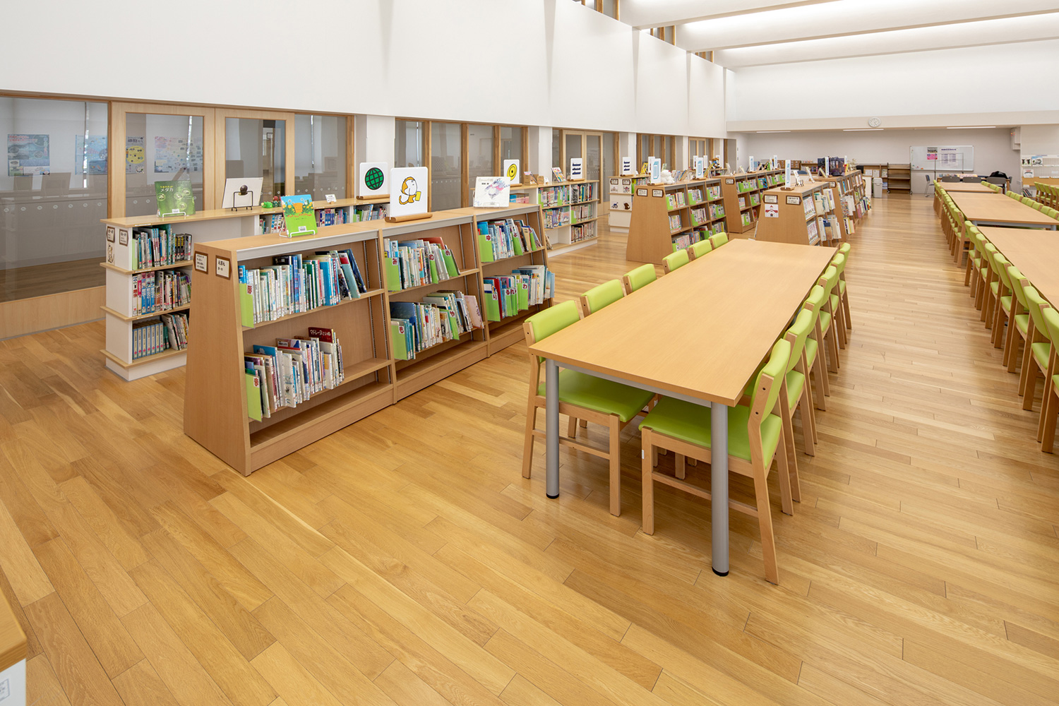 札幌市立中の島小学校 図書室 キハラ株式会社 図書館用品 図書館家具 図書館設備 カルトナージュ