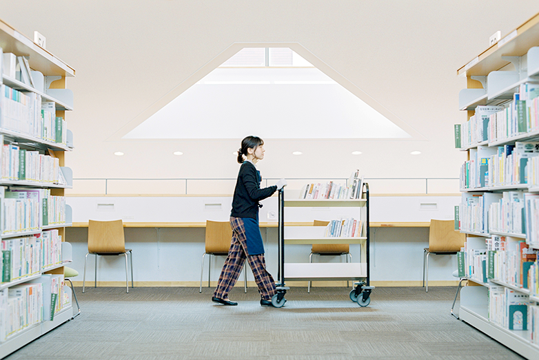 図書館員のお仕事 排架・書架整理©キハラ株式会社